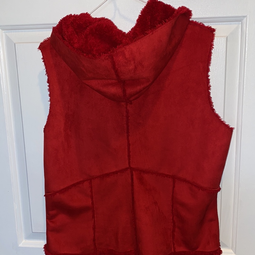 NWT MiFresia faux Red Suede Sherpa vest with extra button. - Picture 3 of 6